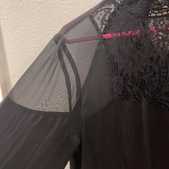 Express mock neck top, lace detail. - Picture 3 of 4